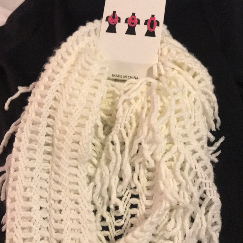 Brand new ivory‎ Eternity/Loop scarf